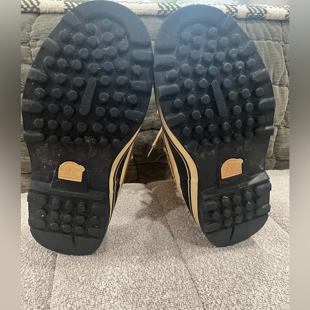 Tan Sorel winter boots - Picture 7 of 7